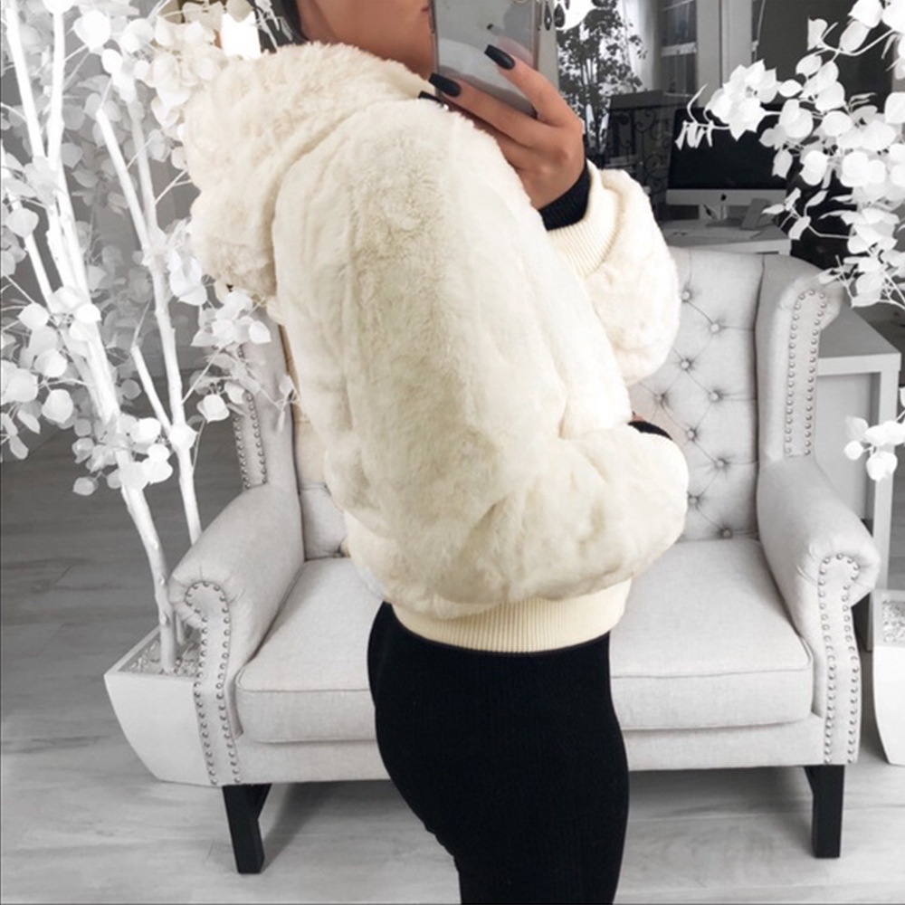 P-5GG Jaqueta De Inverno Quente Feminina Com Capuz De Lã Em Faux Fur Plus Size · foto 2