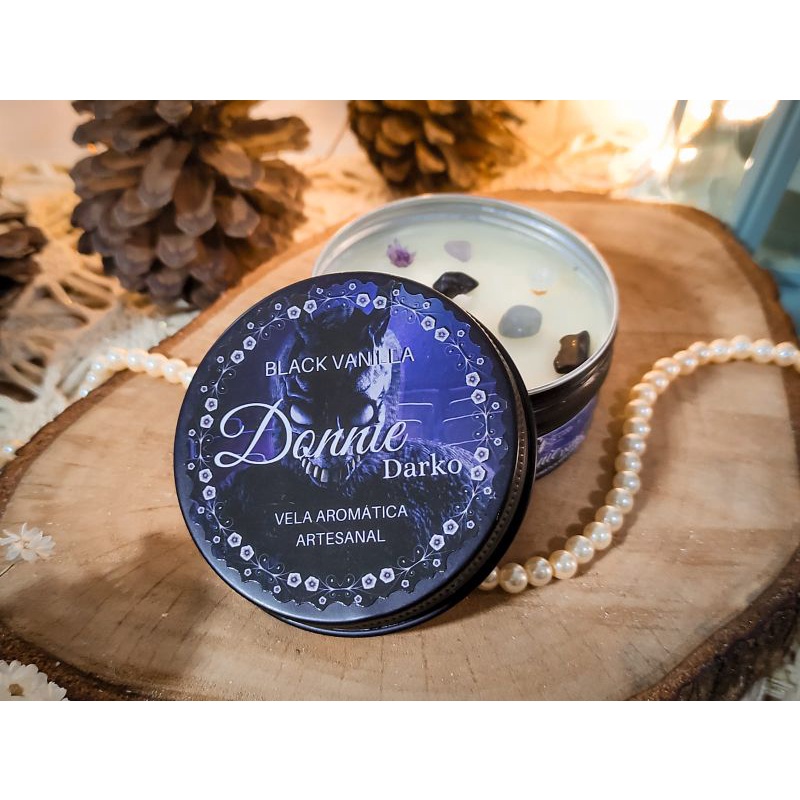 Vela Aromática | Donnie Darko | LATA | Black Vanilla | Literária | Livros | Cera Vegetal
