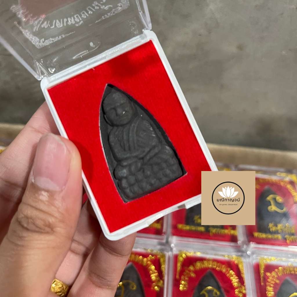 รูปสินค้า หลวงปู่ทวดเนื้อว่านผสมแร่ วัดช้างไห้ หลวงพ่อเงิน พร้อมกล่อง