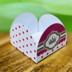 50 forminhas 4 Pétalas para doces TEMA PRINCESA REALEZA COROA ROSA 45.3....