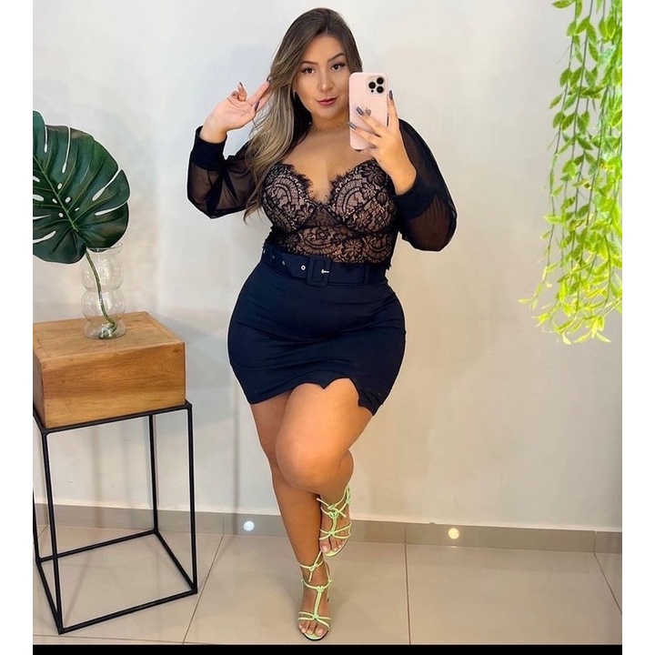 Cropped Plus size de renda manga tule