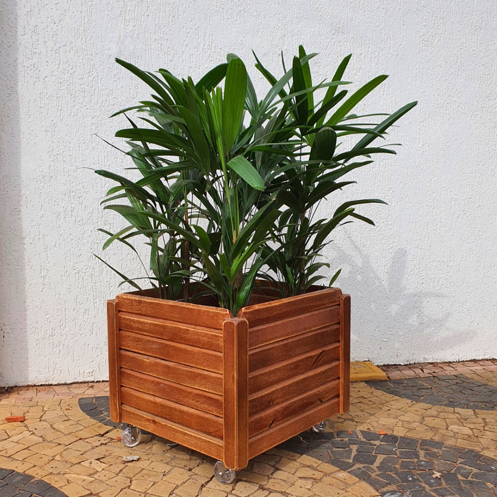 Vaso Quadrado de Madeira com Roda 38x43cm - Alpe & Aritana