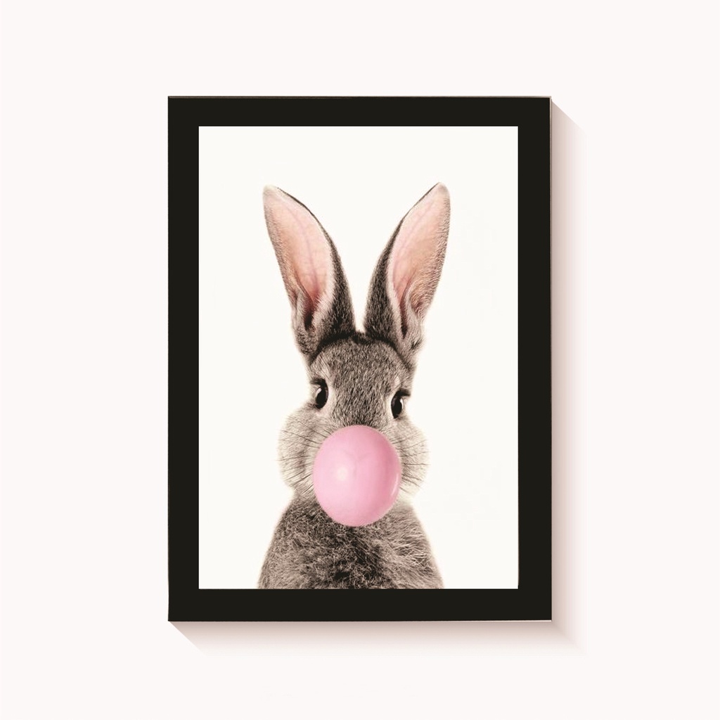 Quadro Decorativa Quarto de Bebê Menina Coelha com Chiclete Cor-de-Rosa A4 Moldura Preta