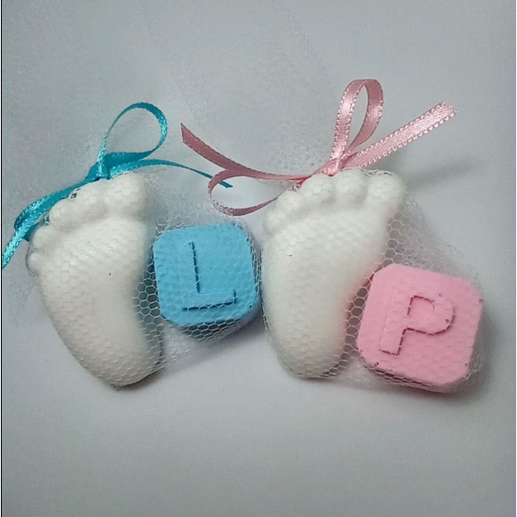 KIT SABONETES 25 PARES DE PEZINHO 3,5CM + 25 LETRINHAS 2CM - NÃO EMBALADOS - SEM TAG - BATIZADO CHA DE BEBÊ REVELAÇÃO ANIVERSÁRIO