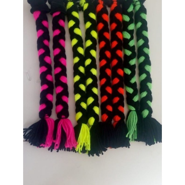 Trança pra capacete 50 cm promoção sistema anti perda fixada ventoza e dupla face cores diversas azul laranja vermelha preta verde branca amarela Pink rosa promoção par xuxinha arlequina rabo cavalo xuxa