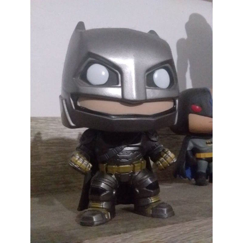 Funko Pop! Heroes DC Comics Batman Armored Batman 88 Exclusivo - Moça