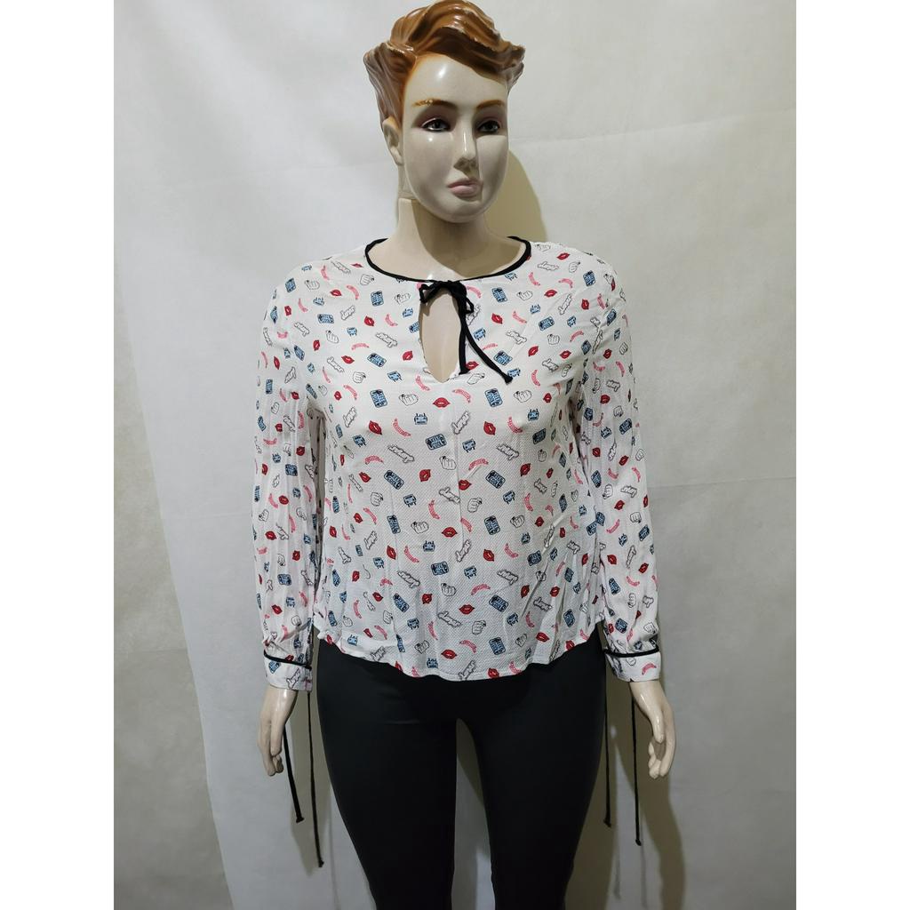 Blusa branca colorida estampa desenhos BLUE STEEL tam G usado bom estado
