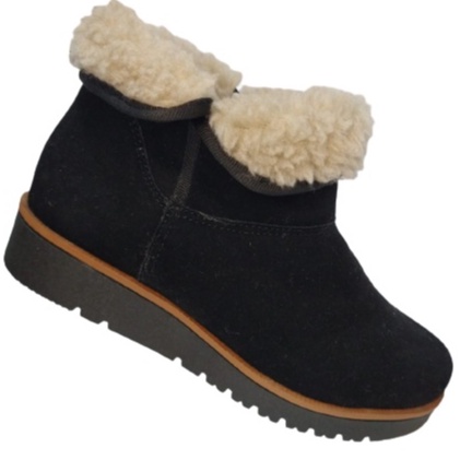 Bota feminina de inverno com pelo cano curto 100% forrada em Napa Sintética (imita couro) CLARA JORDANA