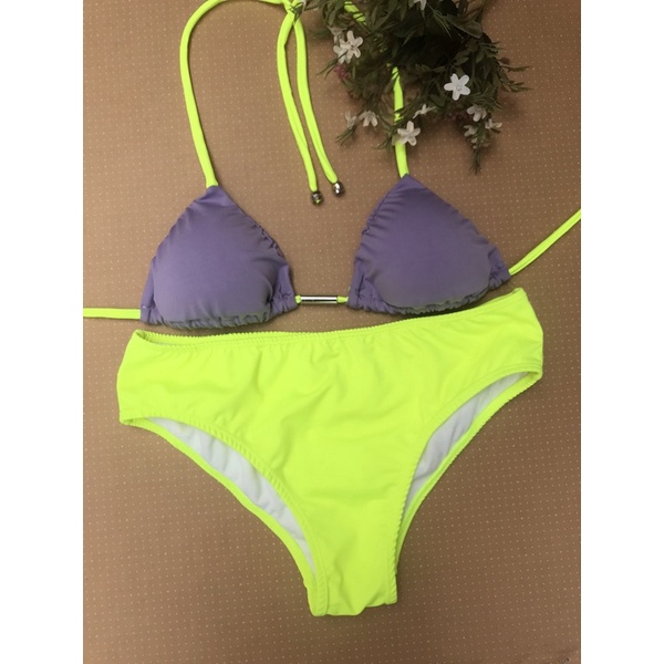 Biquíni cortininha com calcinha hot pant lilás com amarelo neon