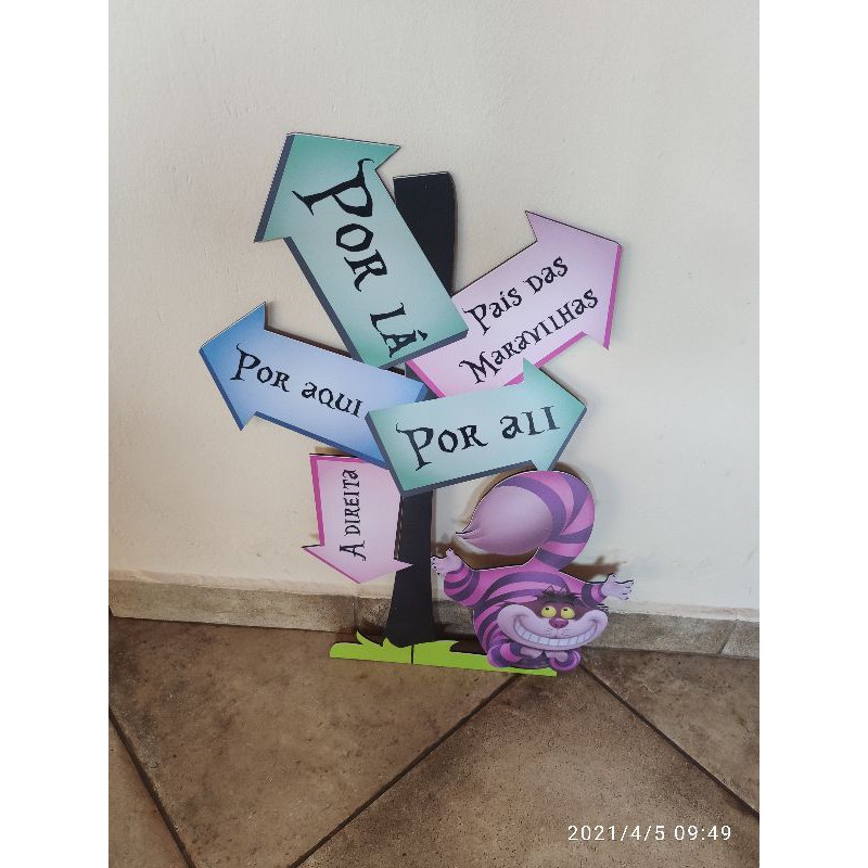 Display chão Alice decoração festa em Oferta na Shopee