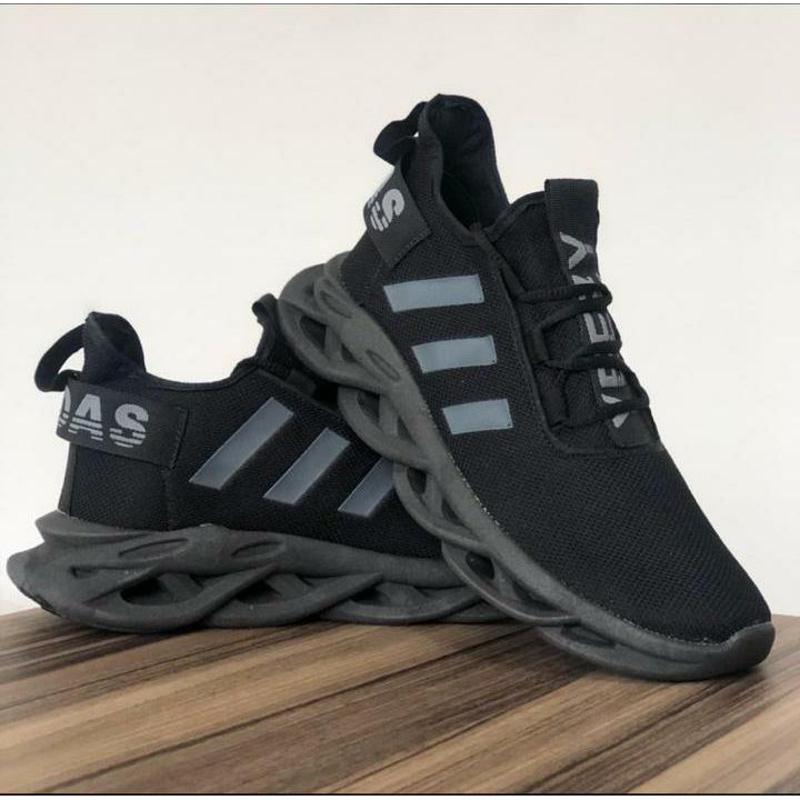 tênis esportivo adidas