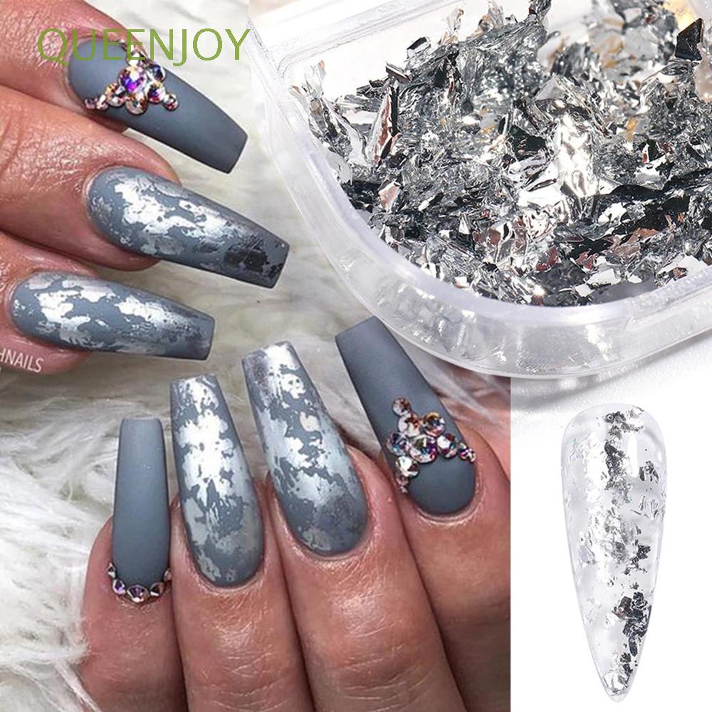 unhas decoradas com folha de ouro