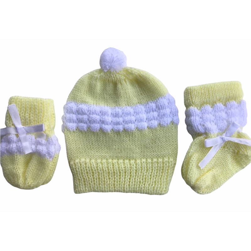 Kit de Bebê com Touca, Luva e Sapatinho Amarelo e Branco