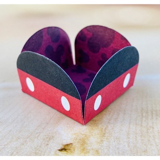 50 forminhas 4 pétalas MICKEY para doces, bombom de chocolate brigadeiros festas temáticas e festas de aniversários.... em Oferta na Shopee