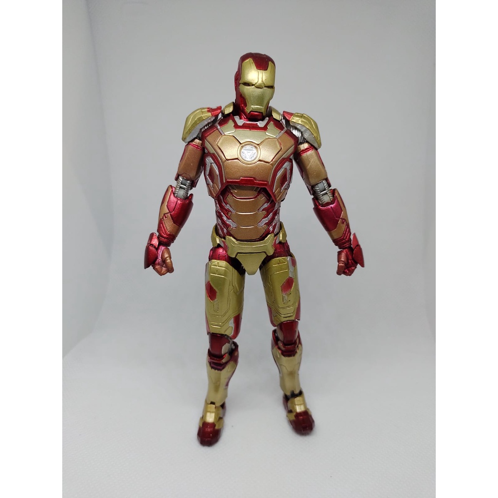 Homem de Ferro 16cm Mark 42 - MK42 Completo incluí Sofá Tony Stark - S.H.Figuarts Iron Man Brinquedos Vingadores Marvel