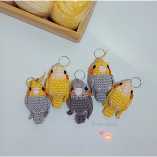 chaveiro calopsita - periquito- amigurumi- crochê em Oferta na Shopee