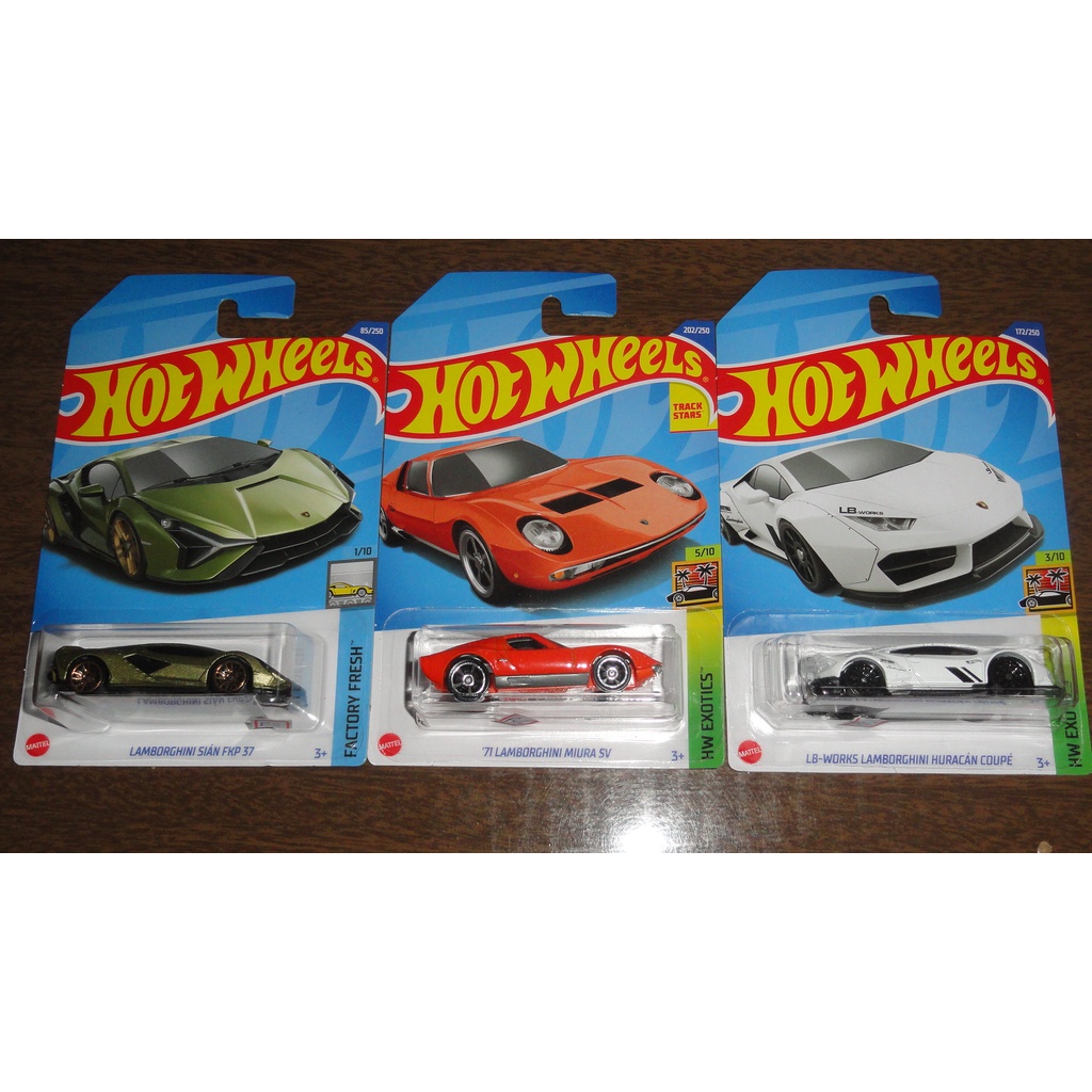 Kit Combo 10 Carrinhos Hot Wheels Veículos Básicos Mattel em Promoção na  Americanas