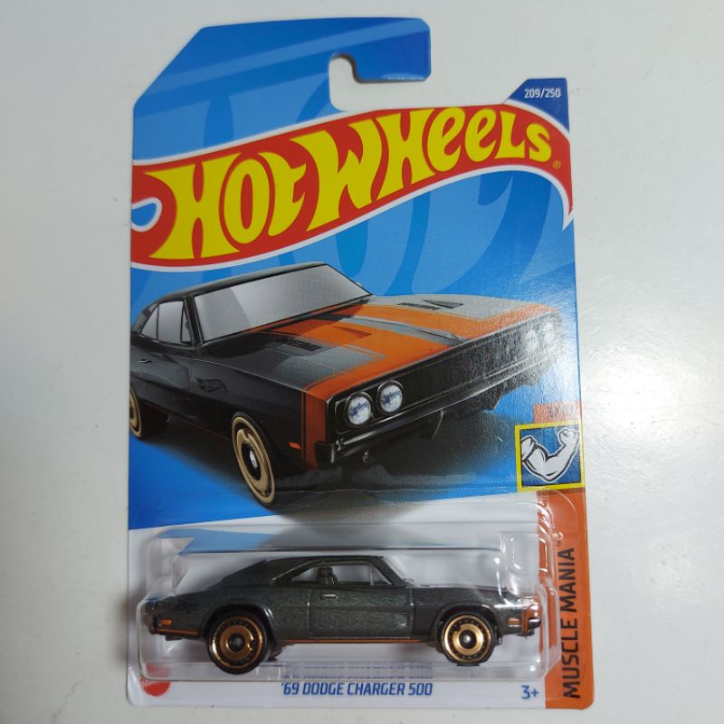 69 Dodge Charger 500 Muscle Mania 3/10 Hot Wheels 2022 Lote M - HCV71