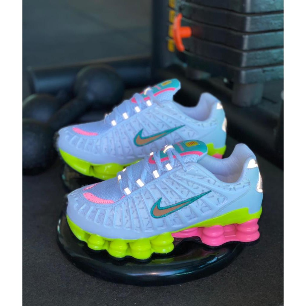 Nike shox 12 molas refletivo feminino , envio imediato. | Shopee Brasil