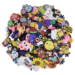 Diferentes Estilos De Pvc Bonito Dos Desenhos Animados Encantos Tamancos Are Adequado Para croc pin pins Sapato Acessórios De Madeira