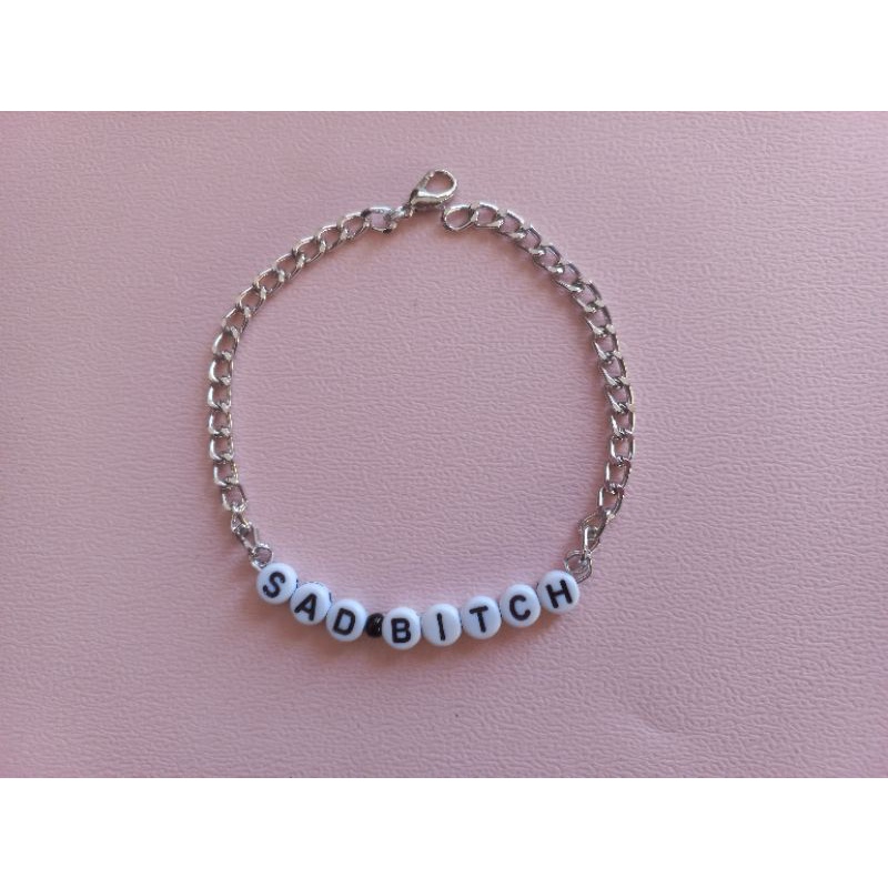 pulseira ou colar sad bitch ic3peak| corrente e fecho de alumínio|música eletrônica russa
