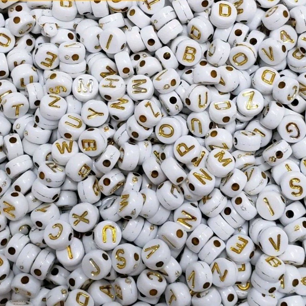 10 Peças de Miçanga Infantil Alfabeto A - M Redondo Branco Letra Dourado Ouro 7mm Entremeio Furo Passante Colorido