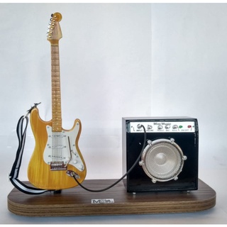 Palco com Miniatura de Guitarra Strato Caster+ Amplificador Pq.