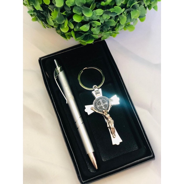 Chaveiro Crucifixo Com Caneta Nossa Senhora Aparecida Lembrança Presente