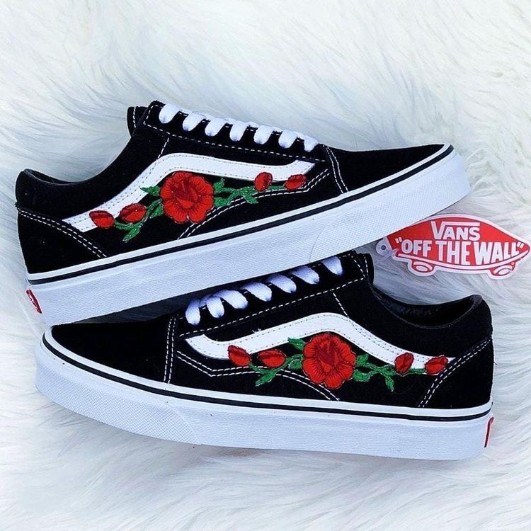 tenis vans com rosas vermelhas