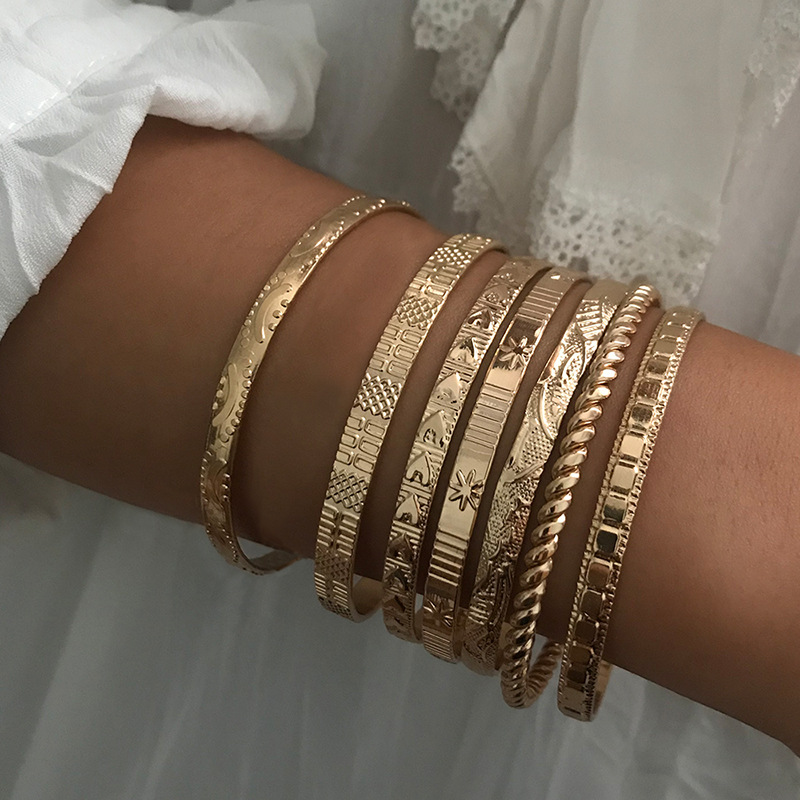 7 Pçs / Set Moda Retro Coração Esculpido Flor Pulseiras Set Cor De Ouro Mulheres Pulseiras Set Jóias Acessórios