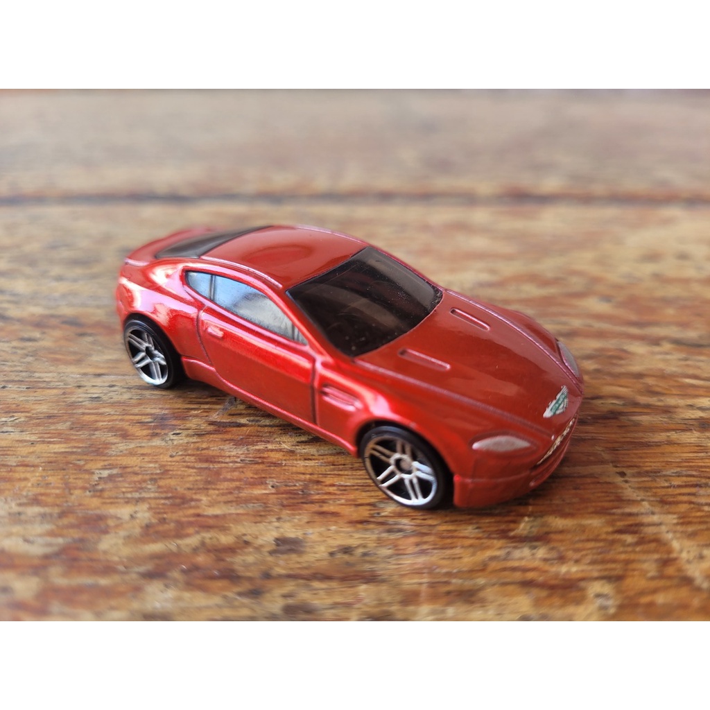 Hot Wheels Mattel - Aston Martin V8 Vantage Vermelha Loose (Fora da Embalagem) - Main Line 1:64