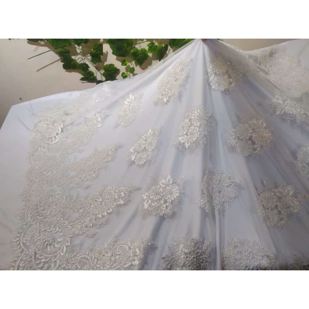 Renda pedraria bordado em flores arabescas off noiva 0,5x1,35