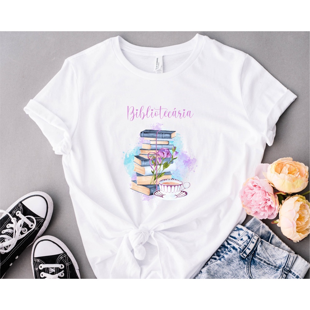 Blusa T-shirt Feminina Bibliotecária em Oferta na Shopee