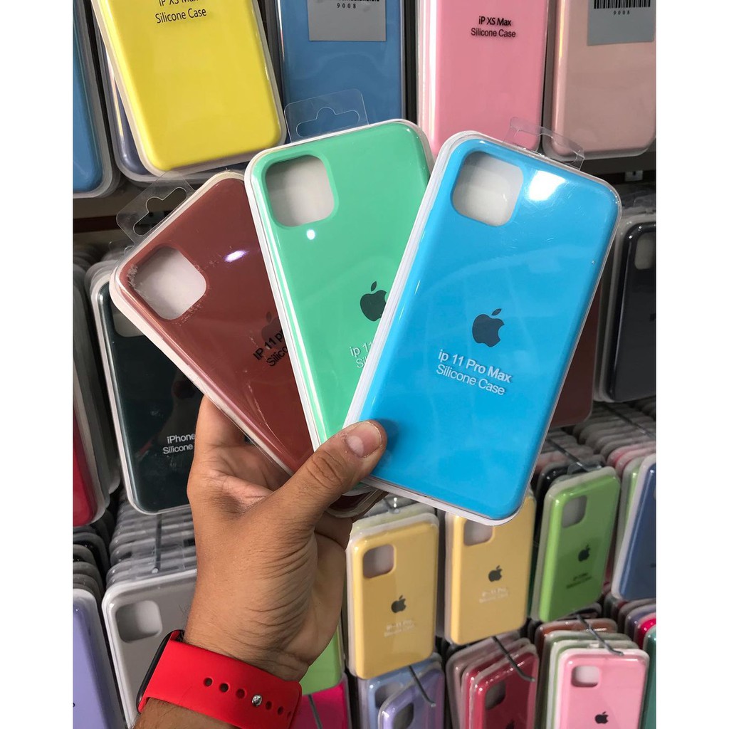 Capa  IPhone 11 aberta embaixo com logo Capinha Silicone