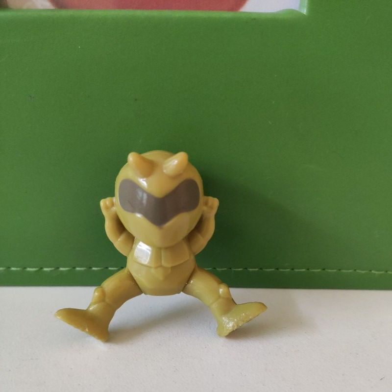 Kinder ovo de páscoa 2019 cavaleiro dino_ cavaleiro amarelo DVD04A (SÓ O CAVALEIRO)