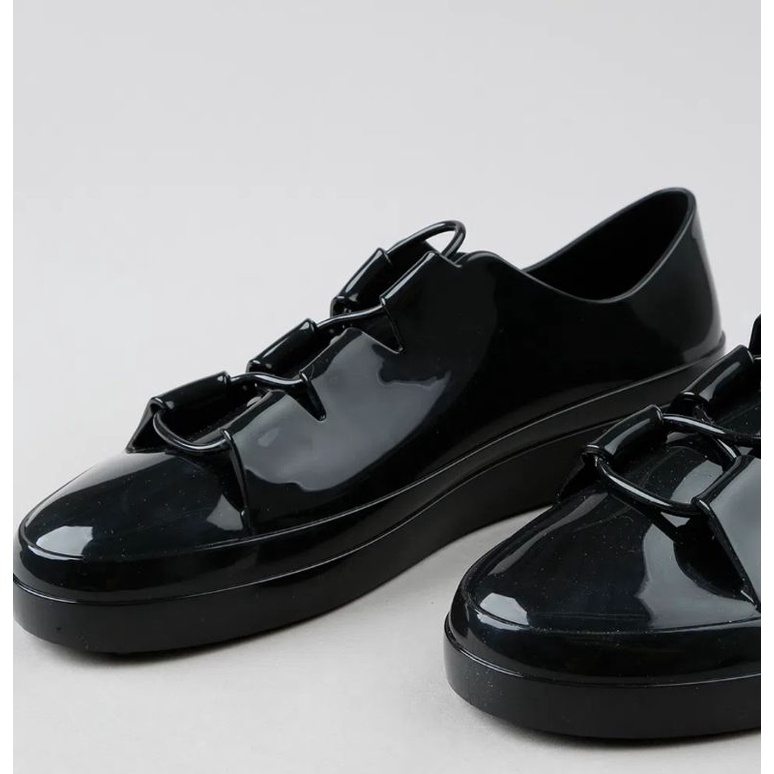 Tênis Zaxy Feminino casual Sem Cadarço Preto e Nude.