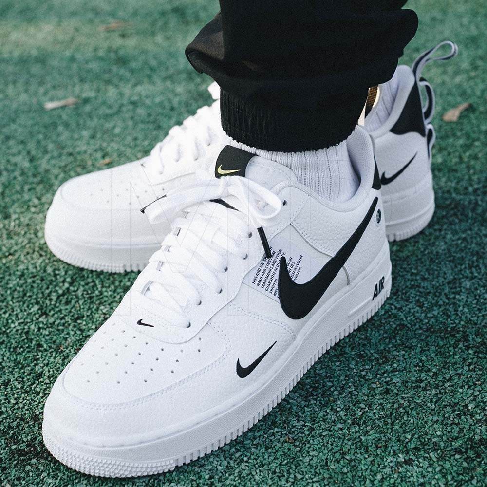 TÊNIS NIKE AIR FORCE LV8 BRANCO PRETO