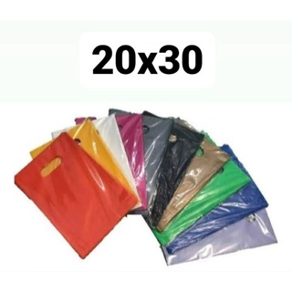 50 Sacolas plásticas alça vazada 20x30.