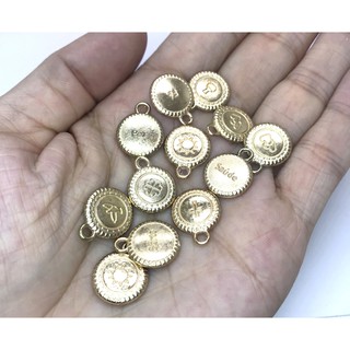 Pingente Medalha Dourado Amor Fé Sorte Felicidade Paz e Saúde 14x16mm 12 unidades