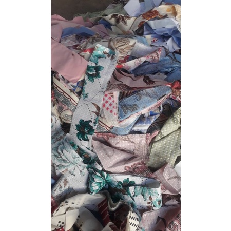 tiras de tecido1_2/3 quilos/para tapetes e artesanato em geral