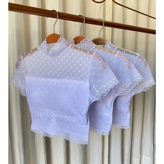 Blusa cropped renda transparente gola alta manga curta com bojo feminino