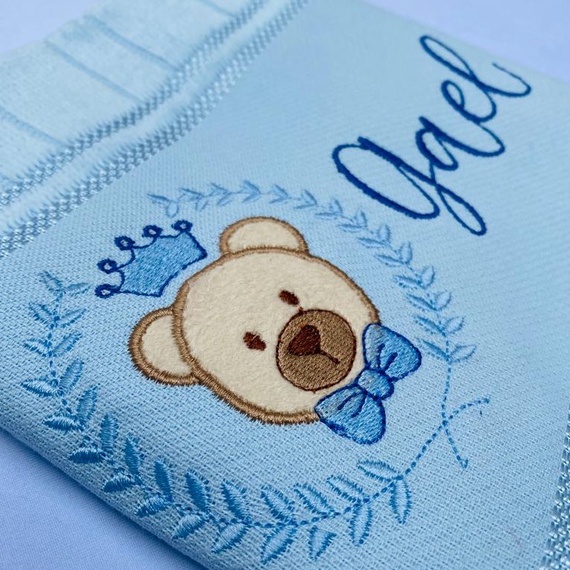 Toalha Bordada Personalizada Com Nome Ursinho Aplique e Coroa
