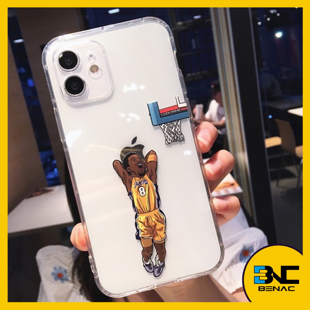 Case Criativa Transparente com Jogador de Basquete com a Maçã para iPhone - 13/12/11/XS/XR/X/8/7/SE | Mini/Plus/Pro/Pro Max
