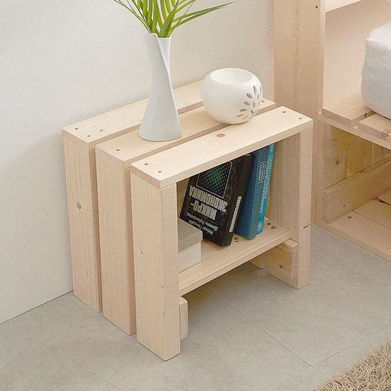 Mesa de cabeceira Sapateira bidê decorativo tipo pallet