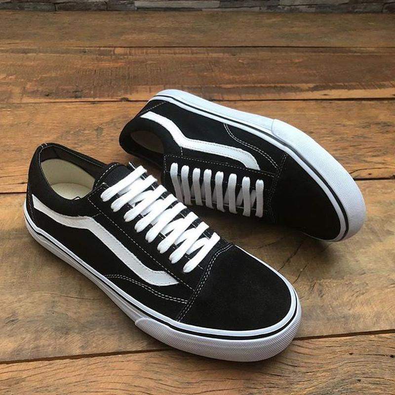 vans old skool preto com flores vermelhas