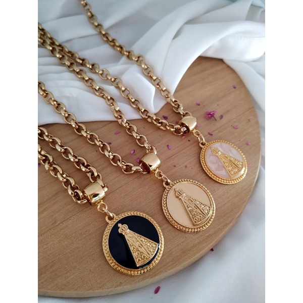 Colar Feminino Com a Nossa Senhora Aparecida Folheado Dourado Pingente Nossa Senhora Aparecida Promoção
