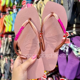Chinelo Quadrado Havaianas Slim Square Rosa Crocus + Pingente Placa Logo Rosa Neon - (Rosa)