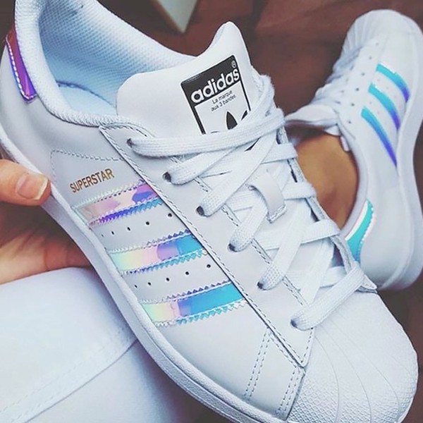 Tenis adidas best sale feminino holográfico