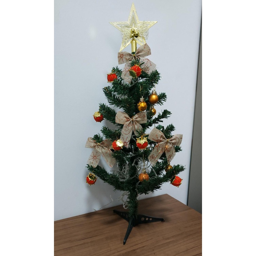 Árvore De Natal Pinheiro Canadense Verde Com 50 Galhos E 60cm Pequena  Pinheirinho Com Base Decoração Natalina - Rio Master | Shopee Brasil