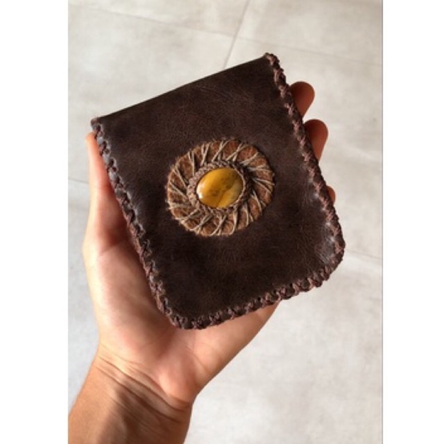 Carteira de couro com pedra olho de tigre